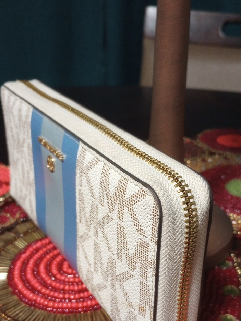 Michael Kors Wristlet Vanilla/Blue - Picture 6 of 17